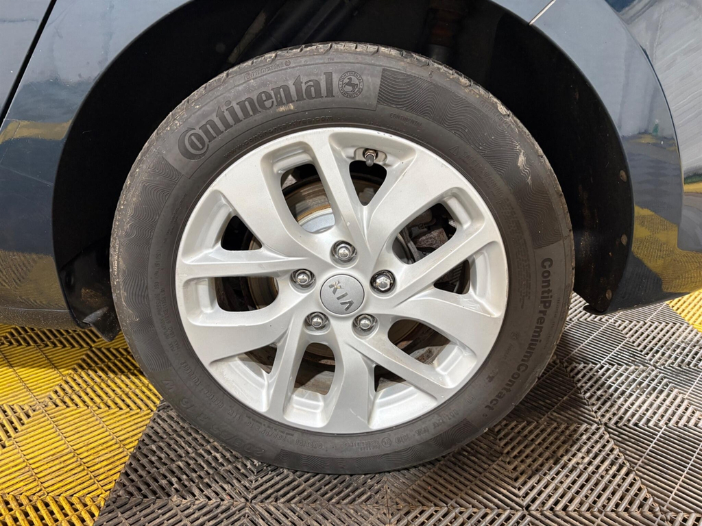 Kia Carens 4 Silver #42