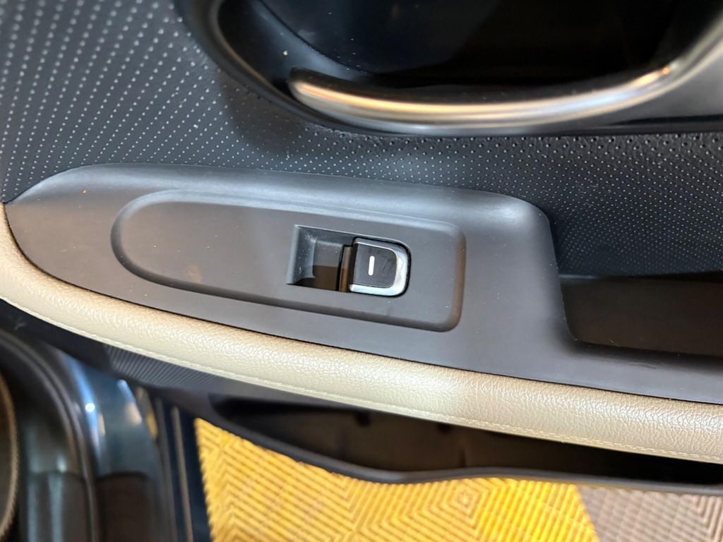 Kia Carens 4 Silver #37
