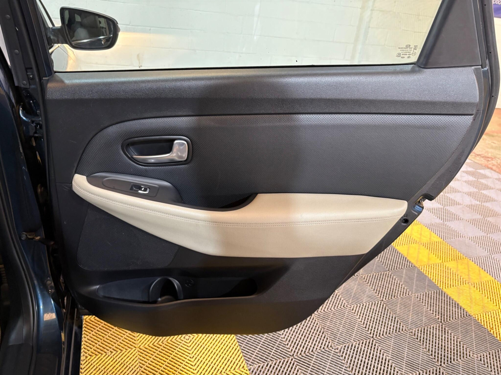 Kia Carens 4 Silver #40