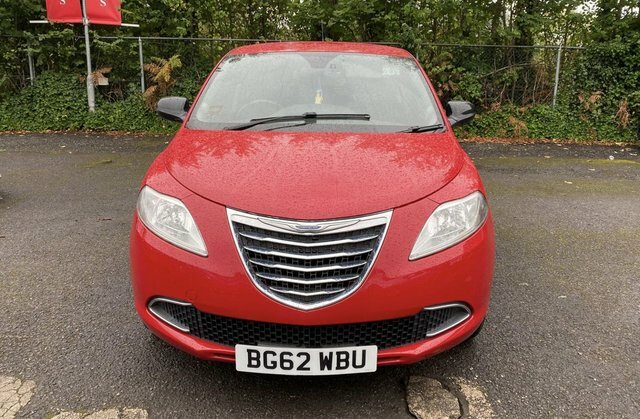 Chrysler Ypsilon 1.2 Se Hatchback Euro 5 S S 6 Red #2
