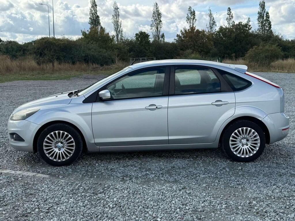 Ford Focus Hatchback 1.8 Titanium 201010 LN10ZVD Silver #3