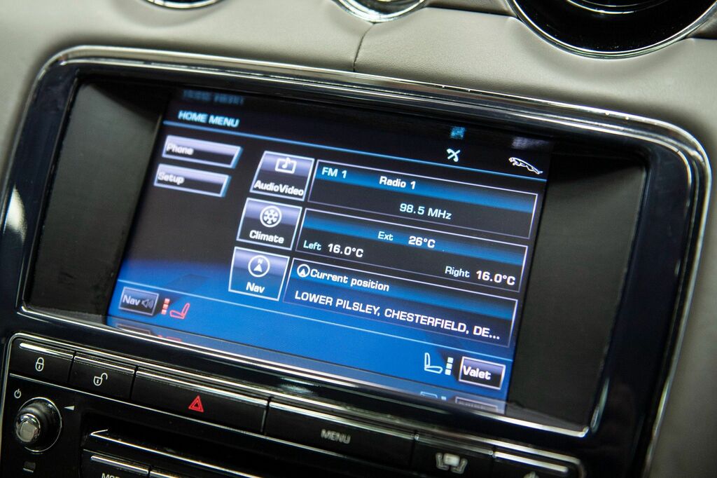 Jaguar XJ Gold #30