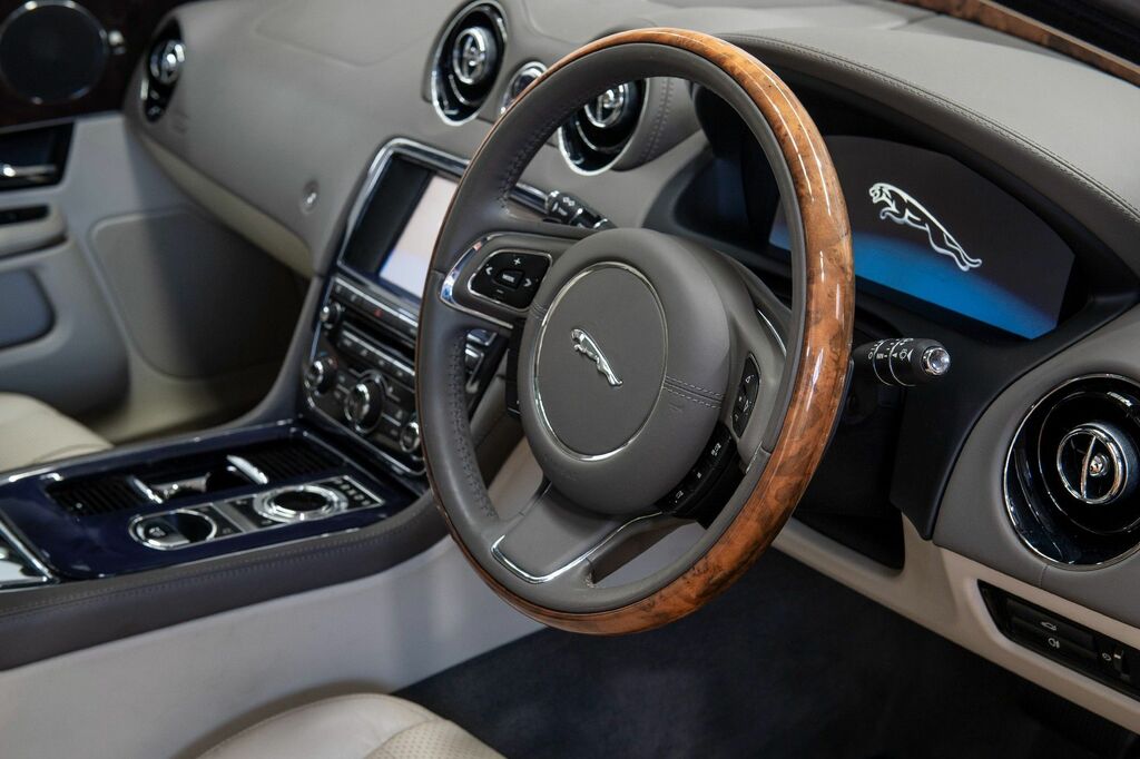 Jaguar XJ Gold #11