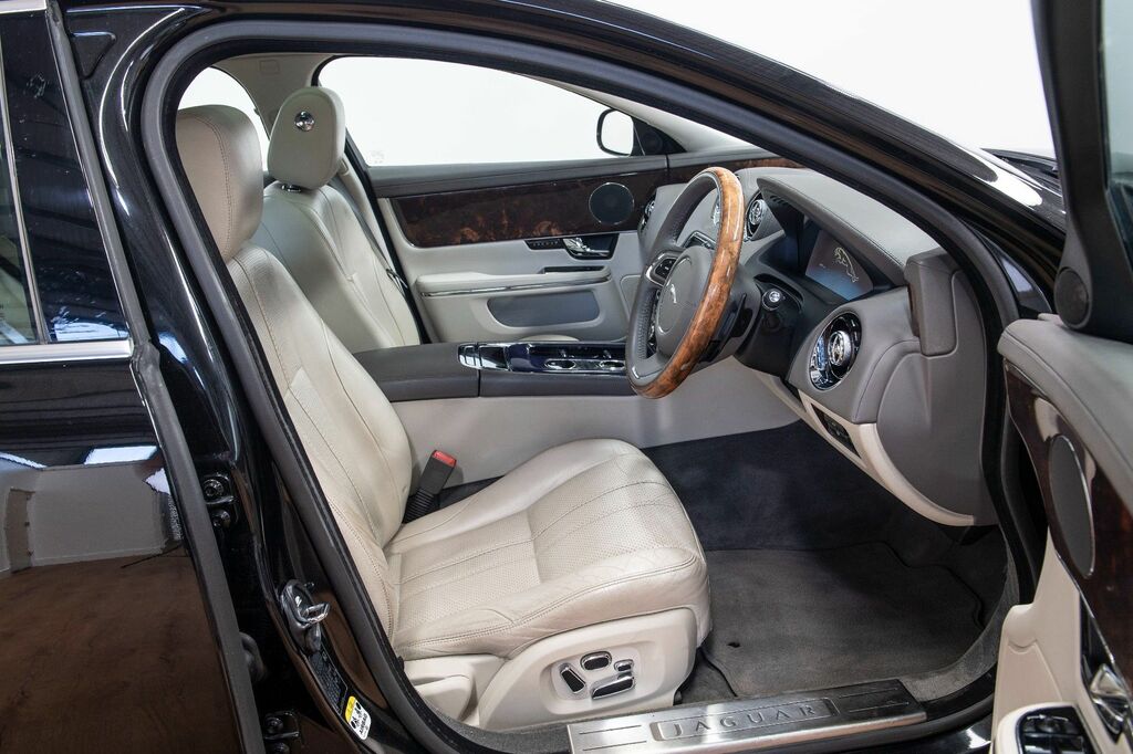 Jaguar XJ Gold #7