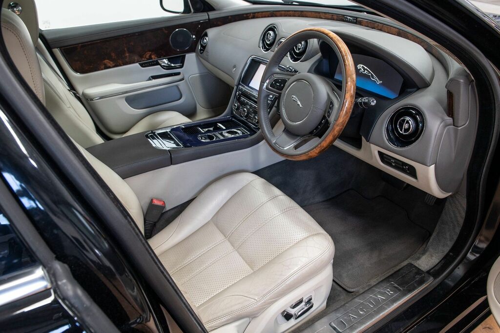 Jaguar XJ Gold #10