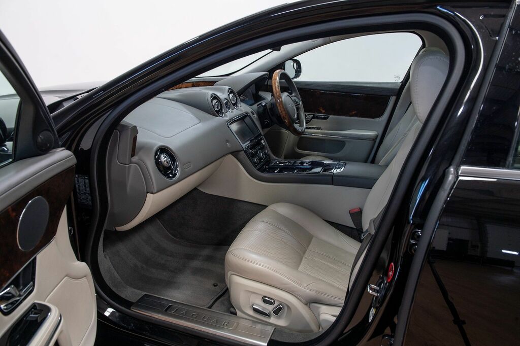 Jaguar XJ Gold #14
