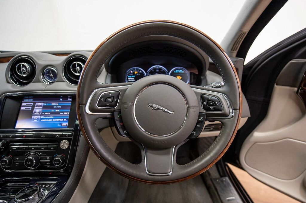 Jaguar XJ Gold #20