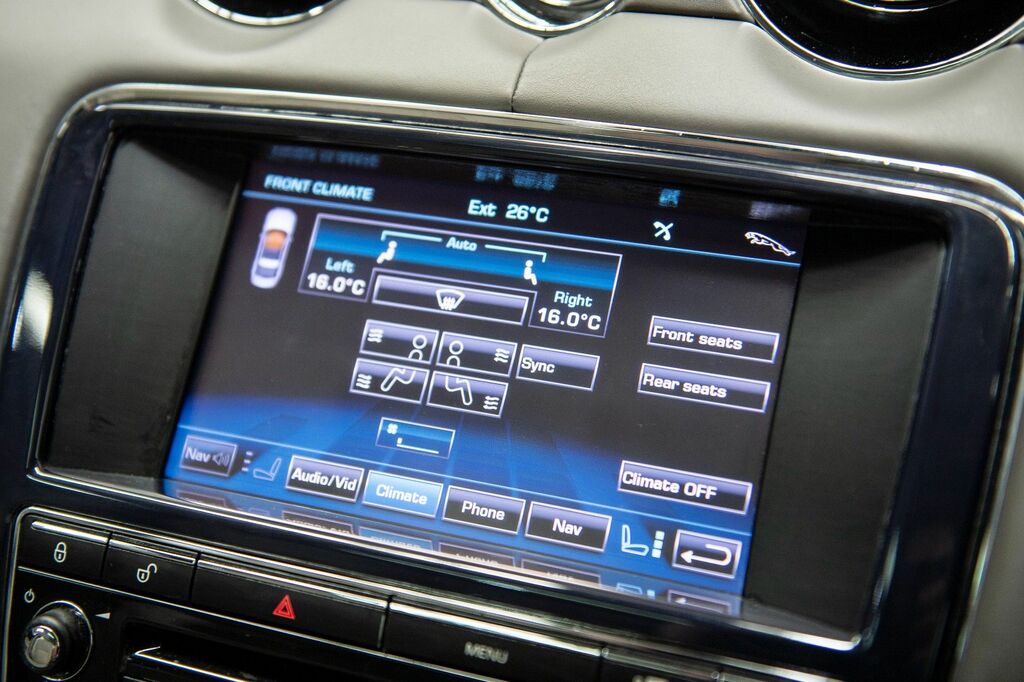 Jaguar XJ Gold #31