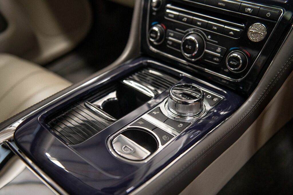 Jaguar XJ Gold #27