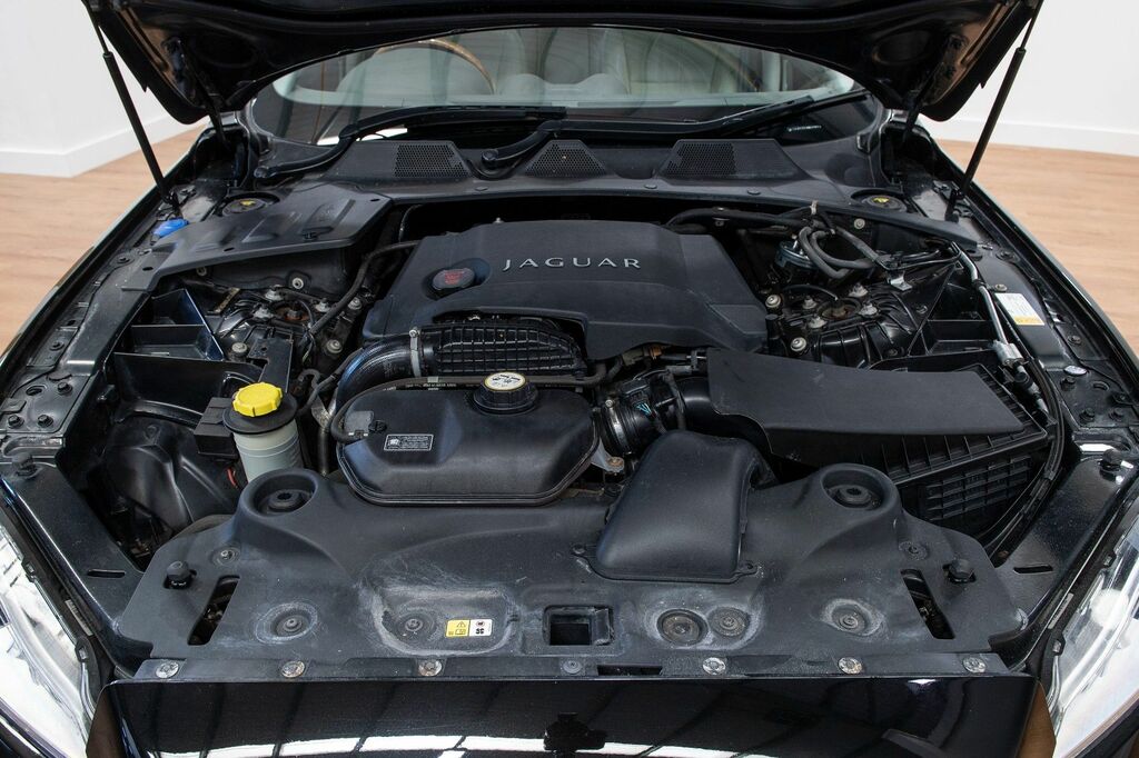 Jaguar XJ Gold #36