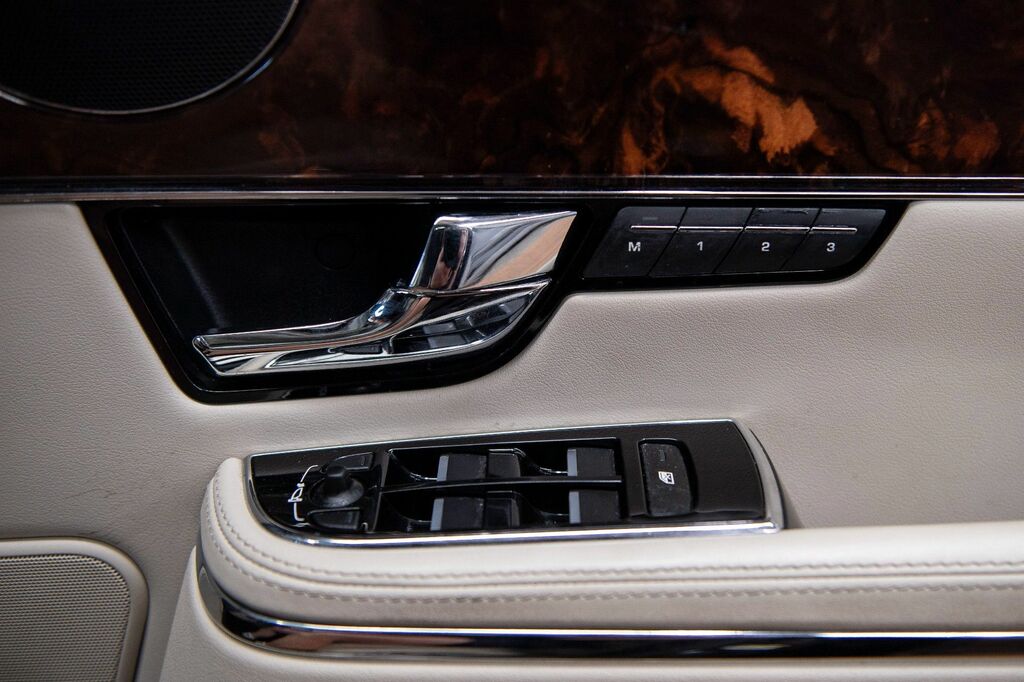 Jaguar XJ Gold #21