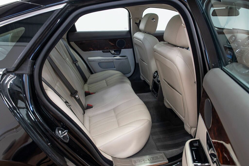 Jaguar XJ Gold #19