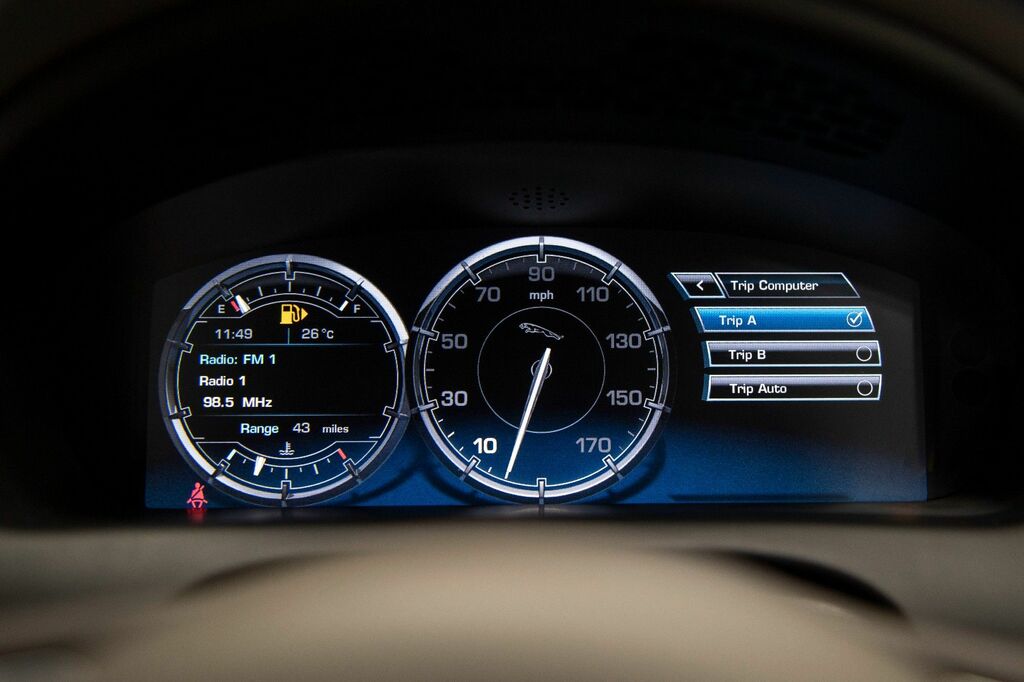Jaguar XJ Gold #24