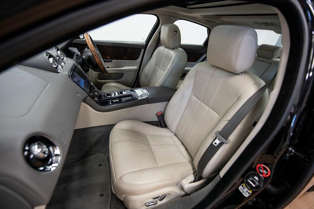 Jaguar XJ Gold #17
