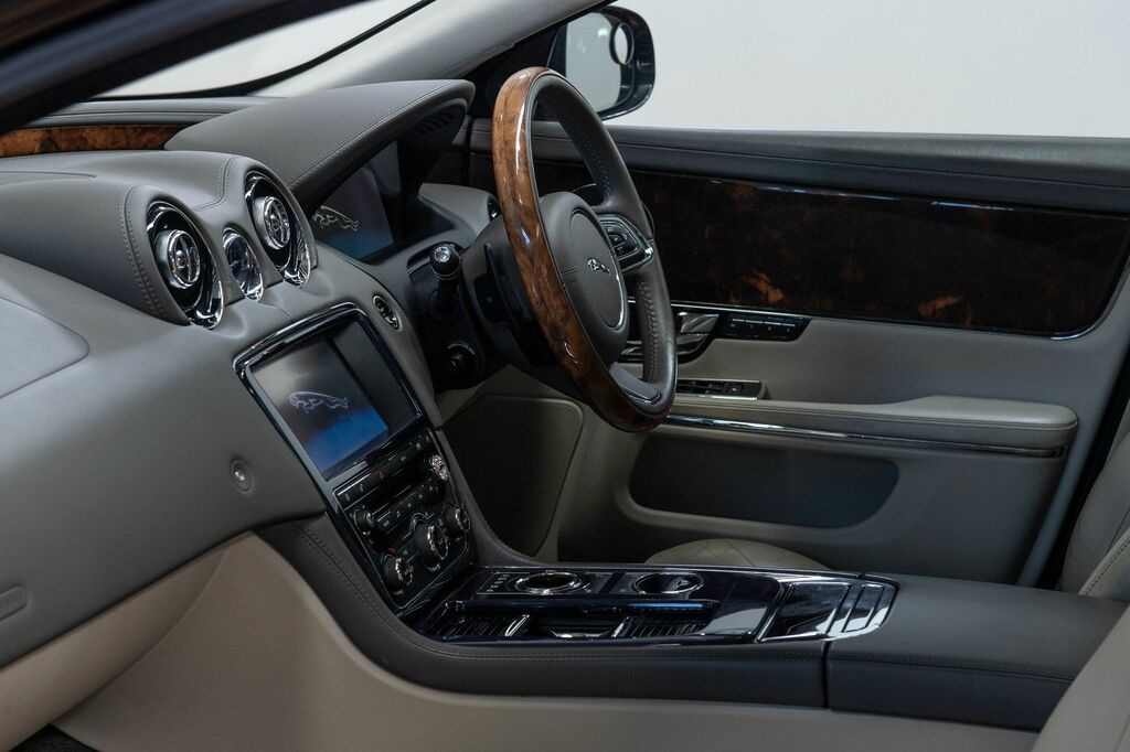Jaguar XJ Gold #15