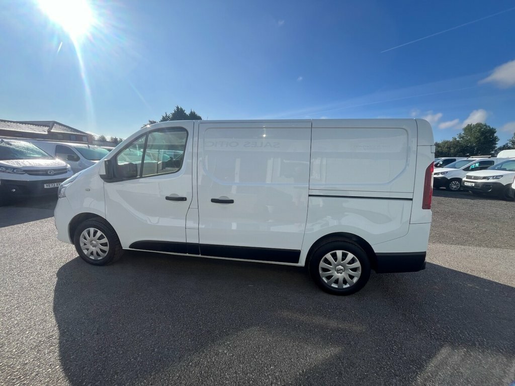 Nissan NV300 2L Acenta White