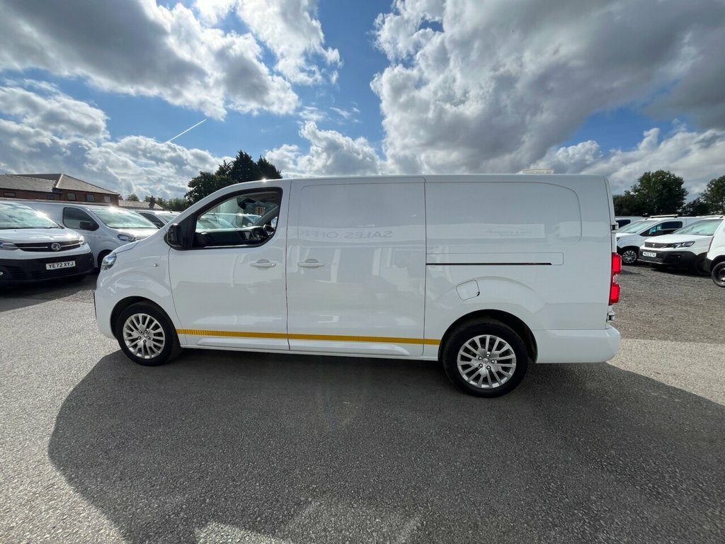Vauxhall Vivaro 2L Pro 6Dr White