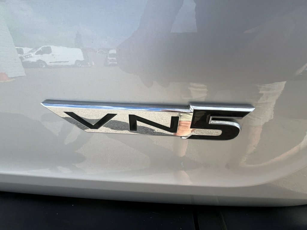 LEVC VN5 Mpv White #8