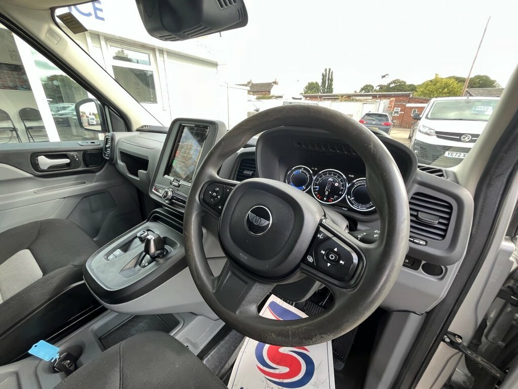 LEVC VN5 Mpv White #35