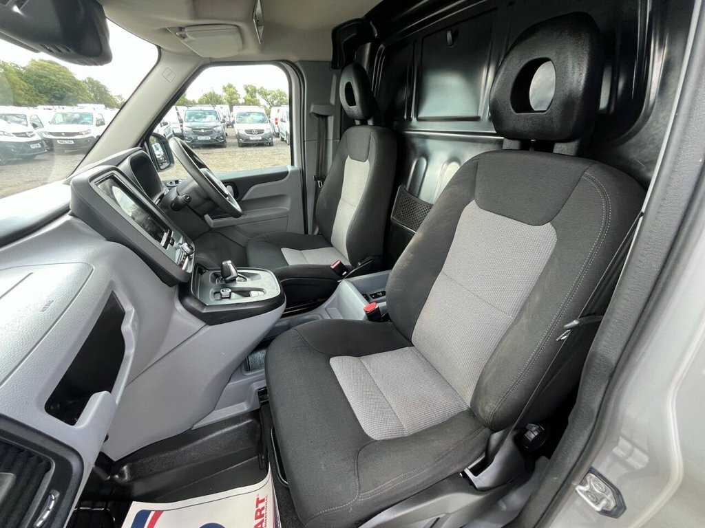 LEVC VN5 Mpv White #22