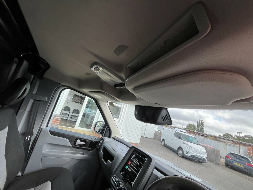 LEVC VN5 Mpv White #37