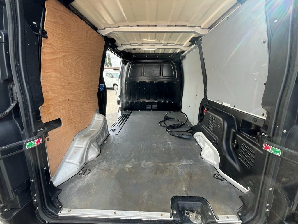 LEVC VN5 Mpv White #17