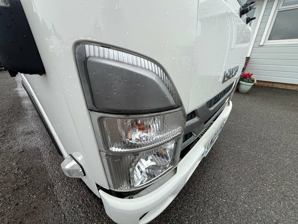 Isuzu Diesel LM23YKS White #5