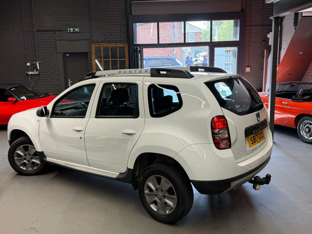 Dacia Duster Suv 1.5 Dci Laureate Euro 6 Ss 201717 SB17GXD White #5