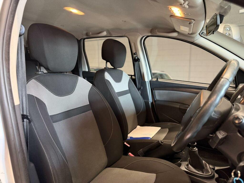 Dacia Duster Suv 1.5 Dci Laureate Euro 6 Ss 201717 SB17GXD White #6