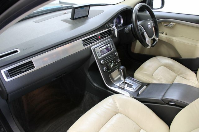 Volvo V70 2011 2.4 D5 Se Lux Geartronic Euro 5 Black #2