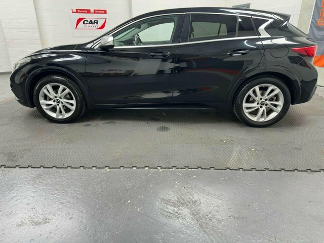 Infiniti Q30 1.5D Business Executive Hatchback Manua AG04ACG Black #2