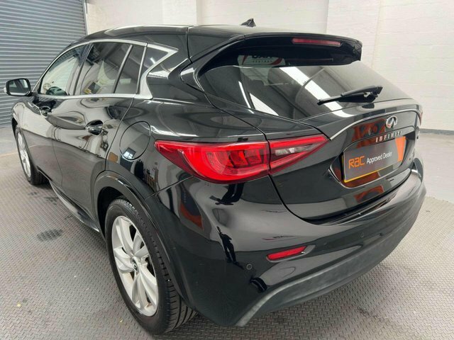 Infiniti Q30 1.5D Business Executive Hatchback Manua AG04ACG Black #3