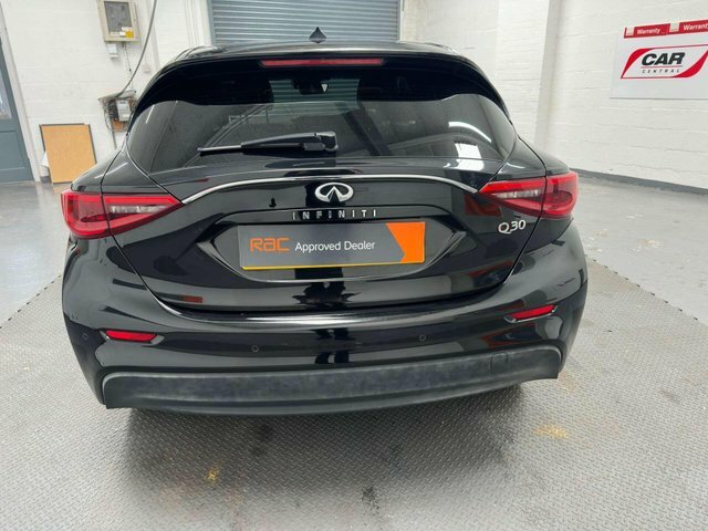 Infiniti Q30 1.5D Business Executive Hatchback Manua AG04ACG Black #4