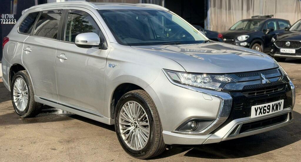 Mitsubishi Outlander 2.4H Twinmotor 13.8Kwh Juro Cvt 4Wd Euro 6 Ss 5 Silver