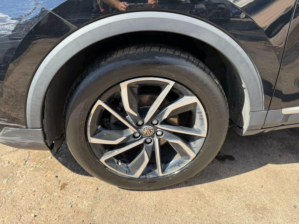 MG ZS 1.5 Vti-tech Exclusive Silver #40