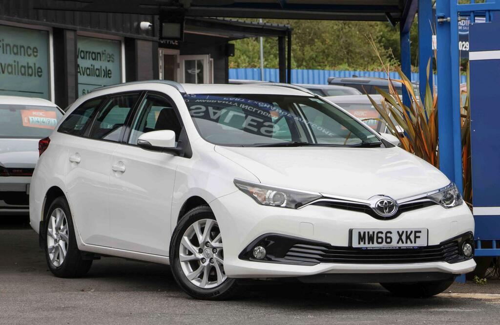 Toyota Auris 1.2 Vvt-i Business Edition Touring Sports Cvt Euro White
