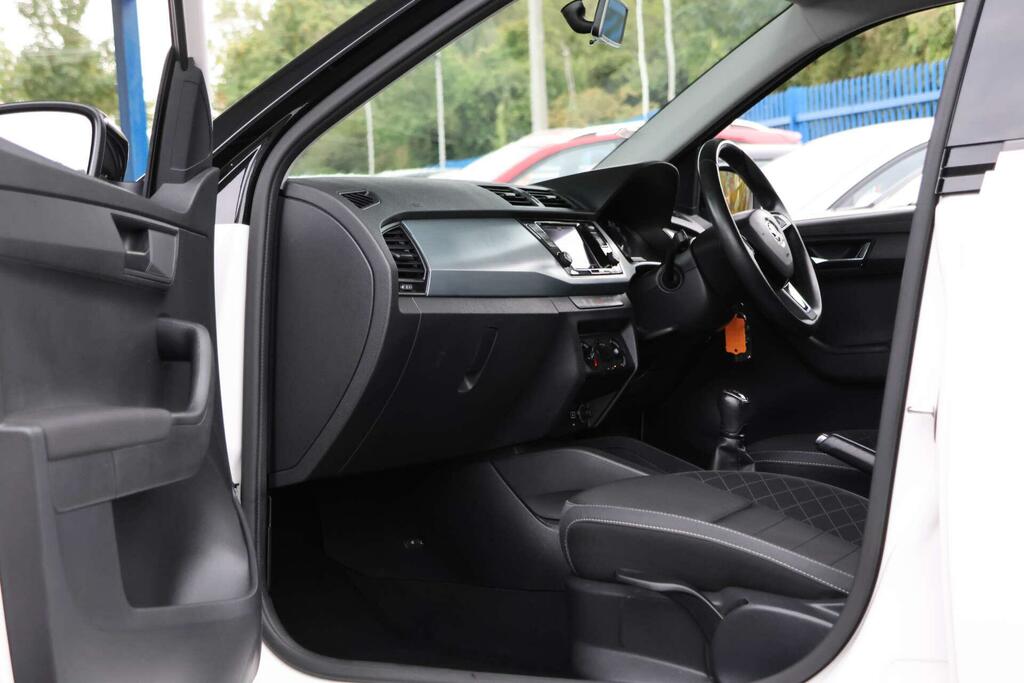 Skoda Fabia Colour Edition White #6