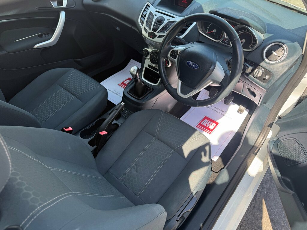 Ford Fiesta 1.25 Zetec Hatchback 129 Gkm, YC12UWT White #4