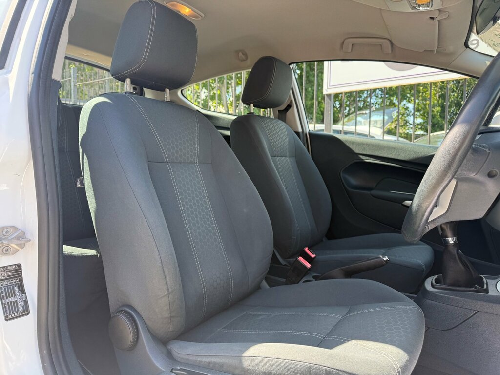 Ford Fiesta 1.25 Zetec Hatchback 129 Gkm, YC12UWT White #5