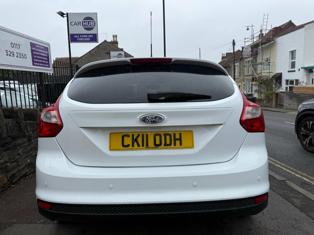 Ford Focus 1.6 Zetec Hatchback Euro 5 125 White #3