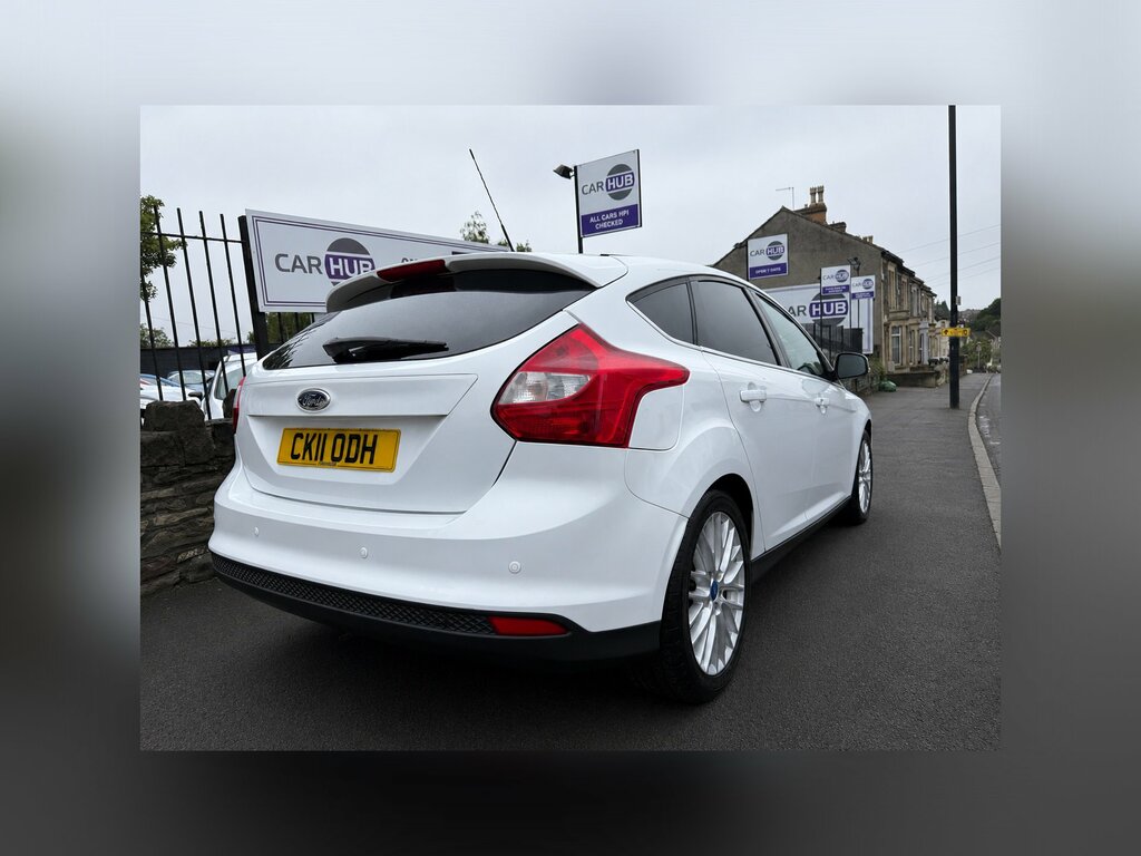 Ford Focus 1.6 Zetec Hatchback Euro 5 125 White #2