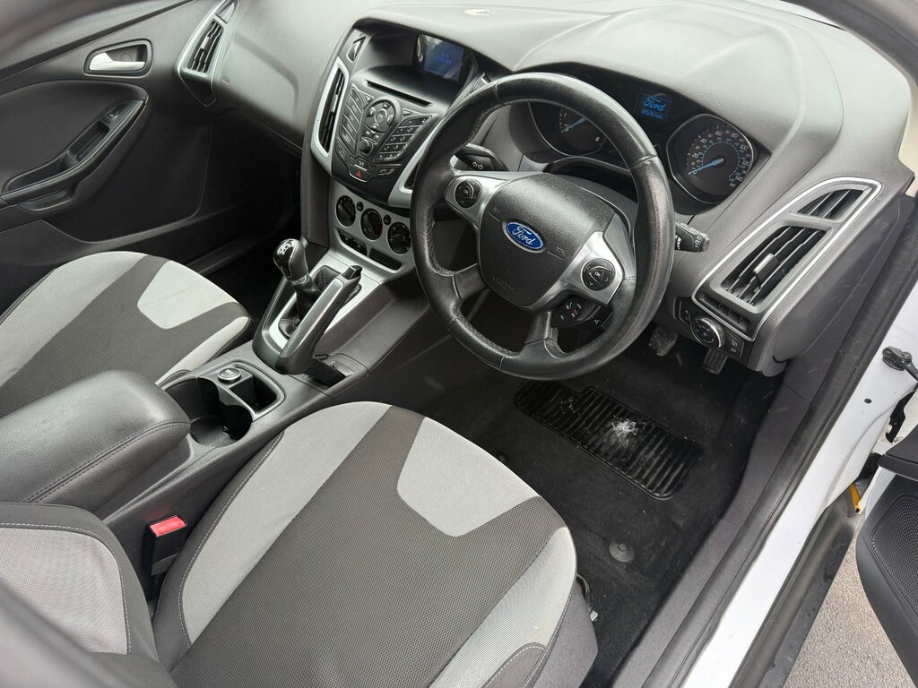 Ford Focus 1.6 Zetec Hatchback Euro 5 125 White #5