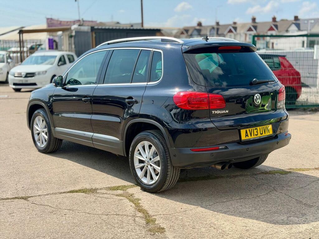 Volkswagen Tiguan 2.0 Tdi Bluemotion Tech Se 2Wd Euro 5 Ss Black #4