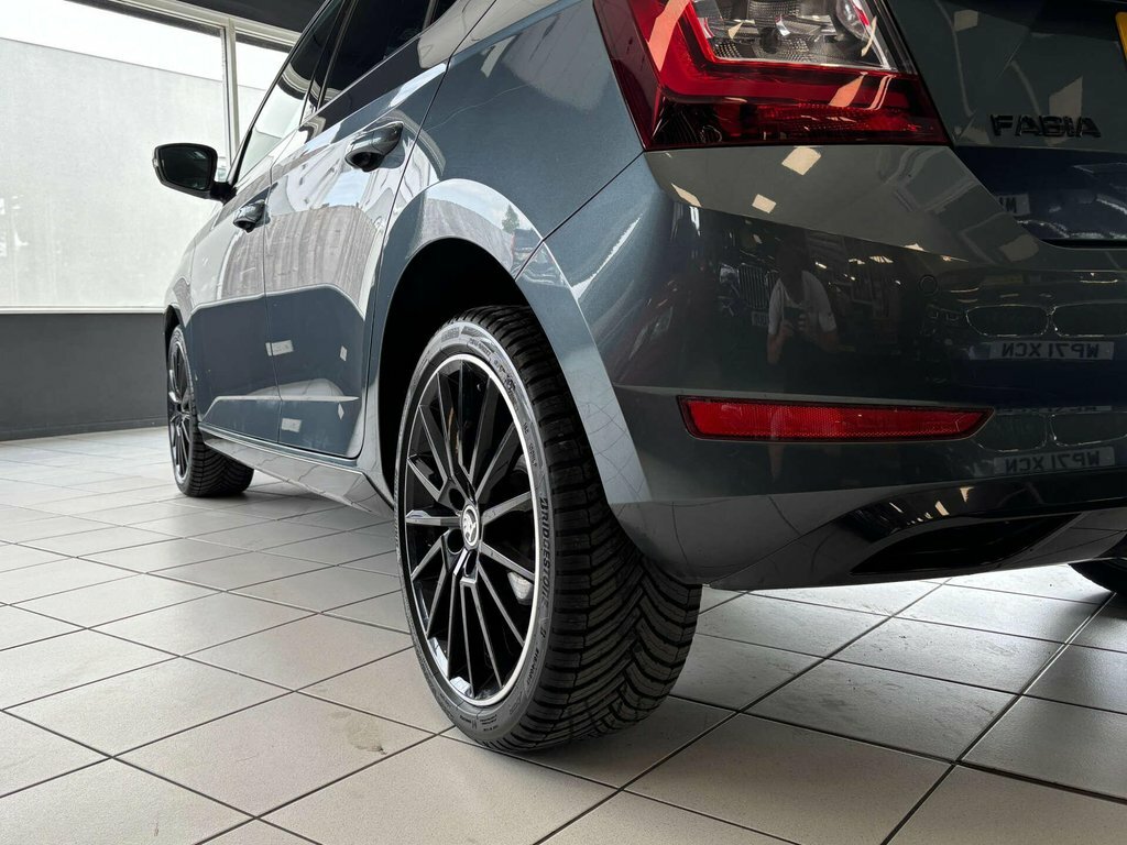 Skoda Fabia 1.0 Mpi Se - 2020 69 White #8