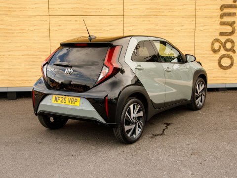 Toyota Aygo X Hatchback MF25VRP Green #2