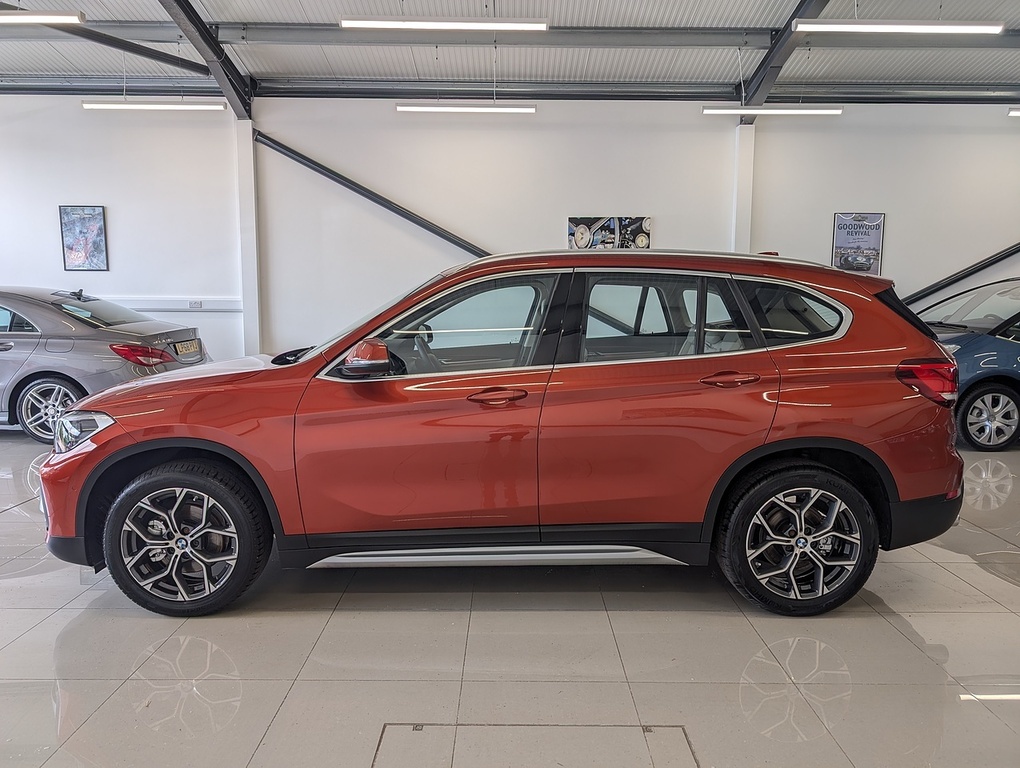 BMW X1 18I Xline YH69DJV Orange #3