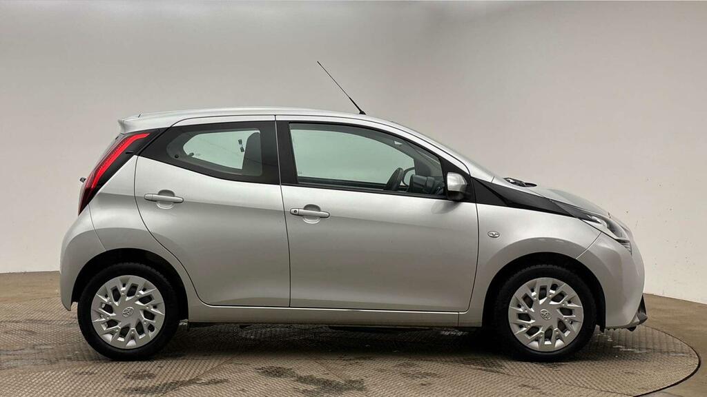 Toyota Aygo 1.0 Vvt-i X-play Euro 6 Ss FL71BHA Silver #2