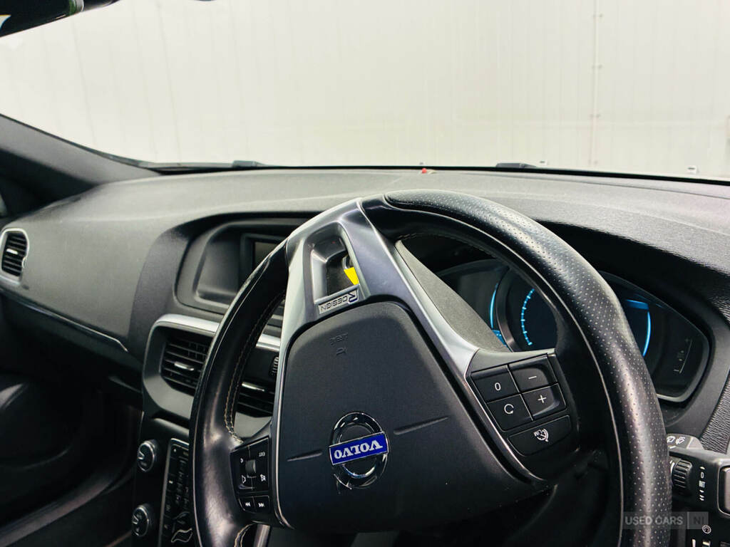 Volvo V40 D2 R Design AO14CVL Silver #3