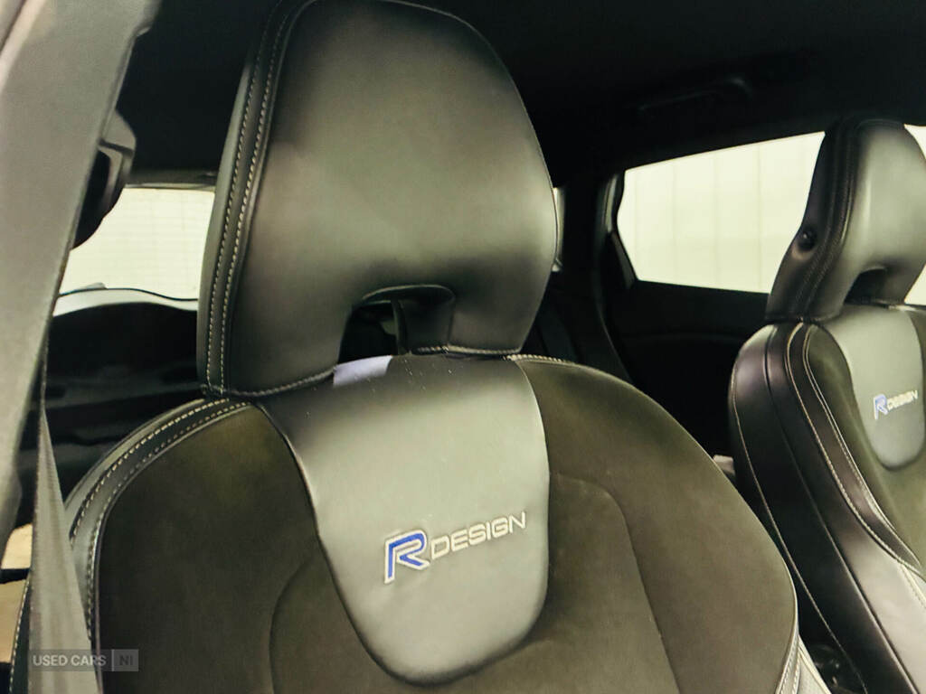 Volvo V40 D2 R Design AO14CVL Silver #2