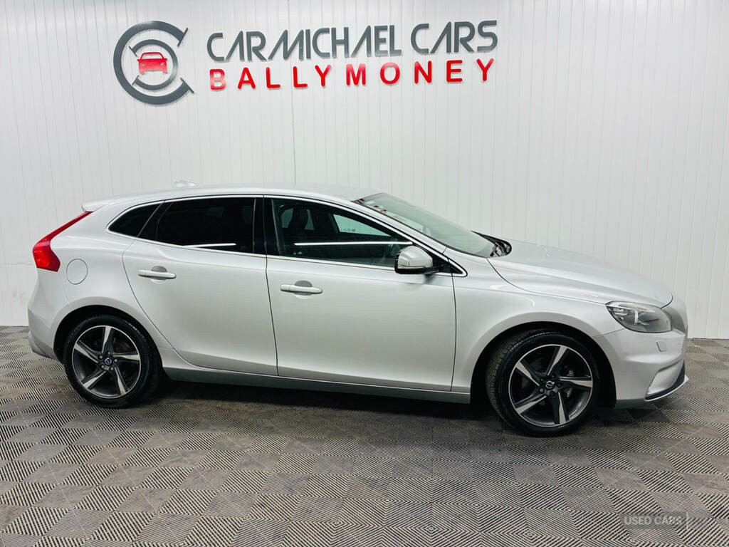 Volvo V40 D2 R Design AO14CVL Silver